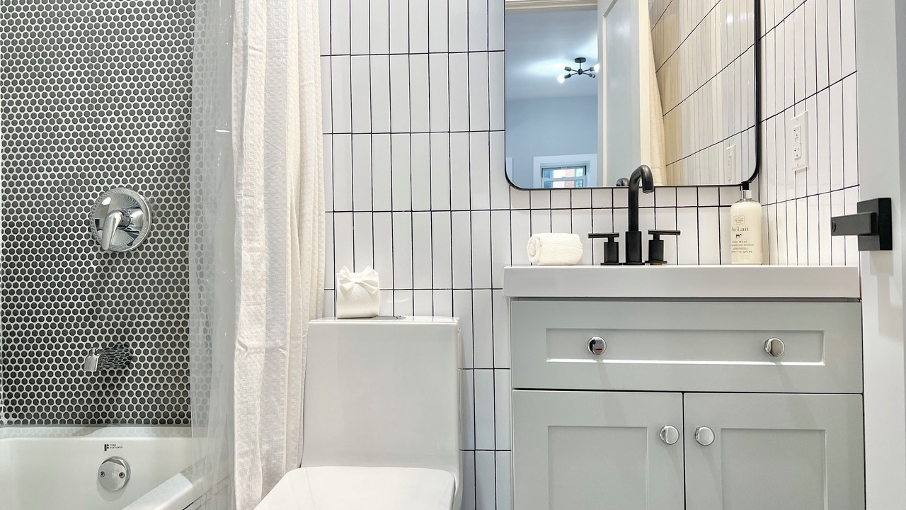 Photo of Bathroom in Mott Haven