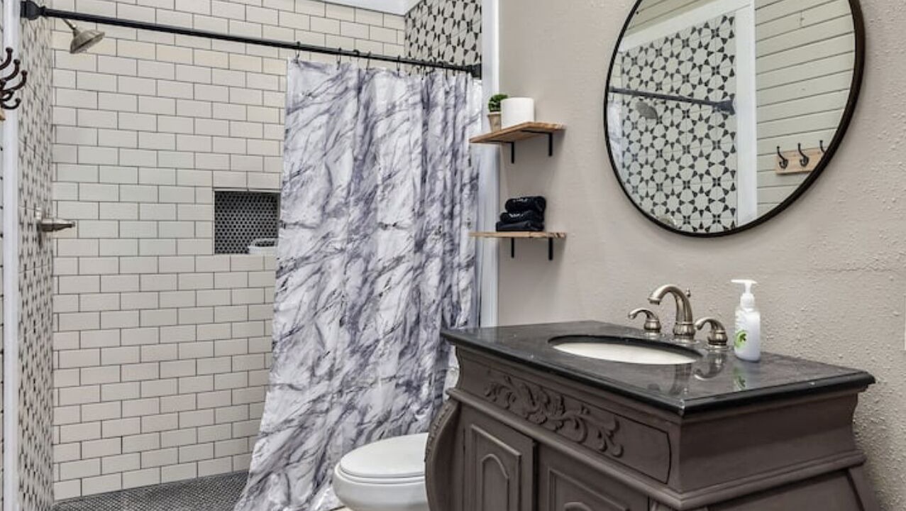 Photo of Bathroom in Booneville