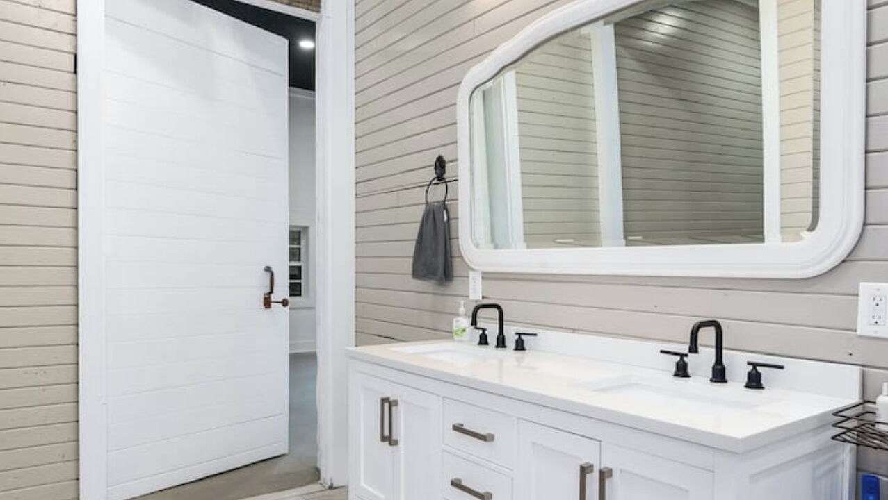 Photo of Bathroom in Booneville