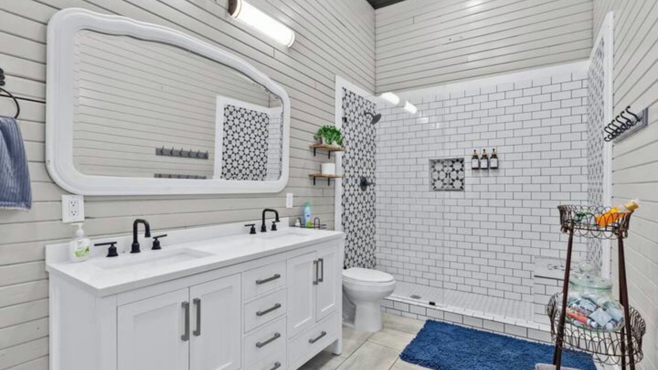 Photo of Bathroom in Booneville
