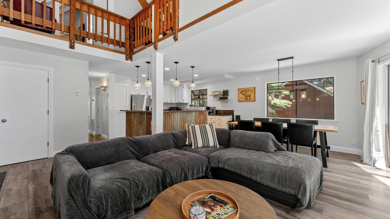Photo of Livingroom in Kingswood Estates