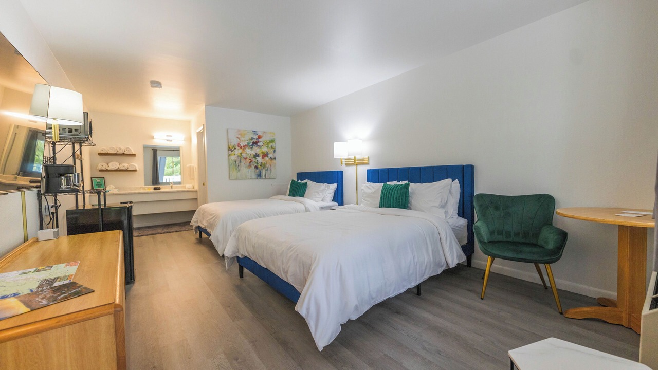 Photo of Bedroom in Eureka Springs Historic District