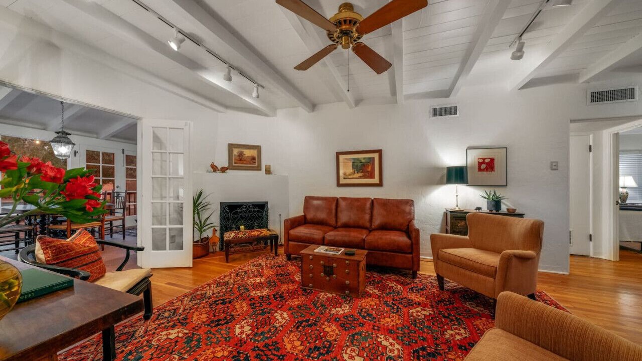 Photo of Livingroom in Blenman-Elm