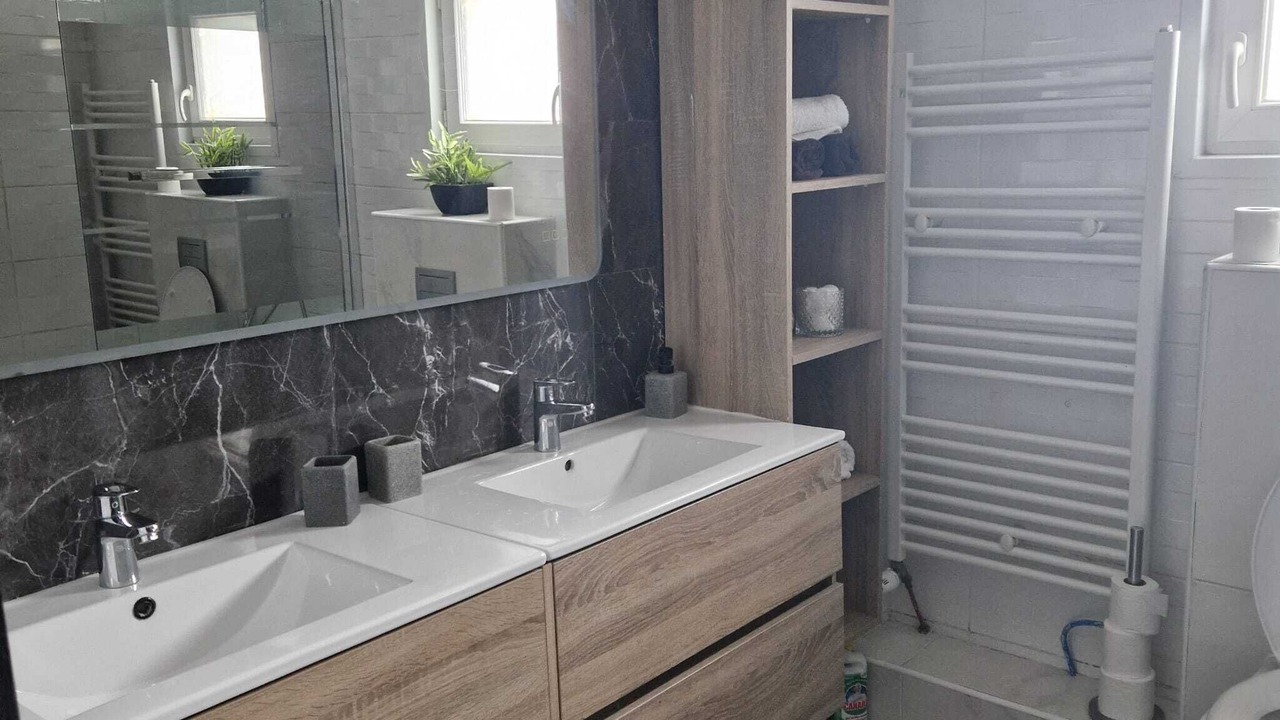 Photo of Bathroom in Medillac