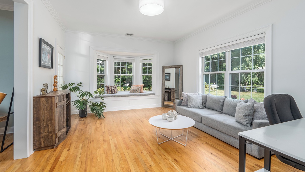 Photo of Livingroom in Southold
