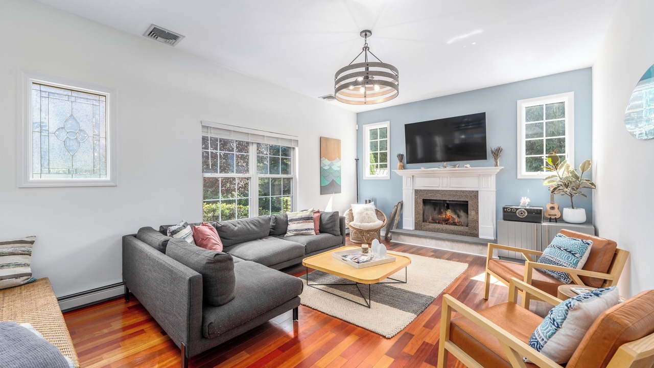 Photo of Livingroom in Southold