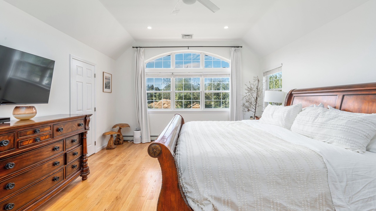Photo of Bedroom in Southold