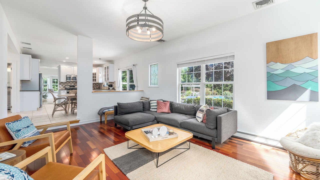 Photo of Livingroom in Southold