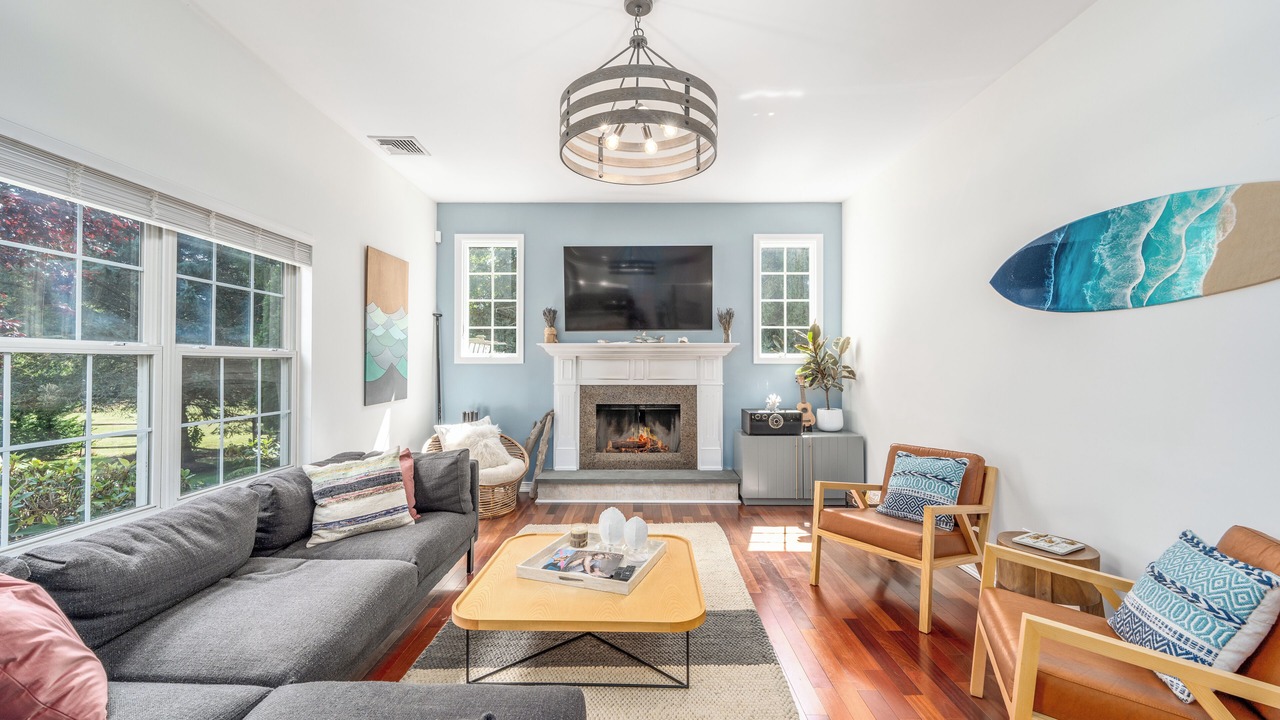 Photo of Livingroom in Southold