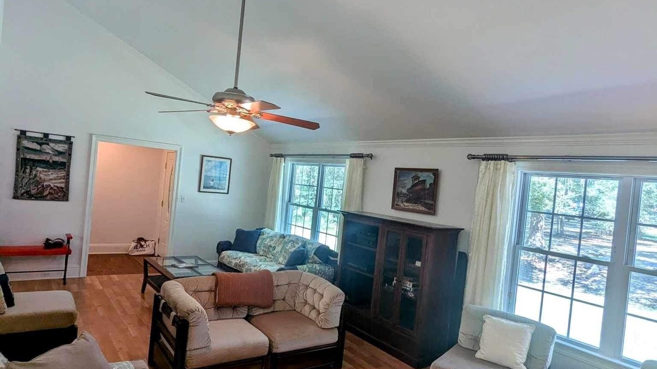 Photo of Livingroom in Saucier