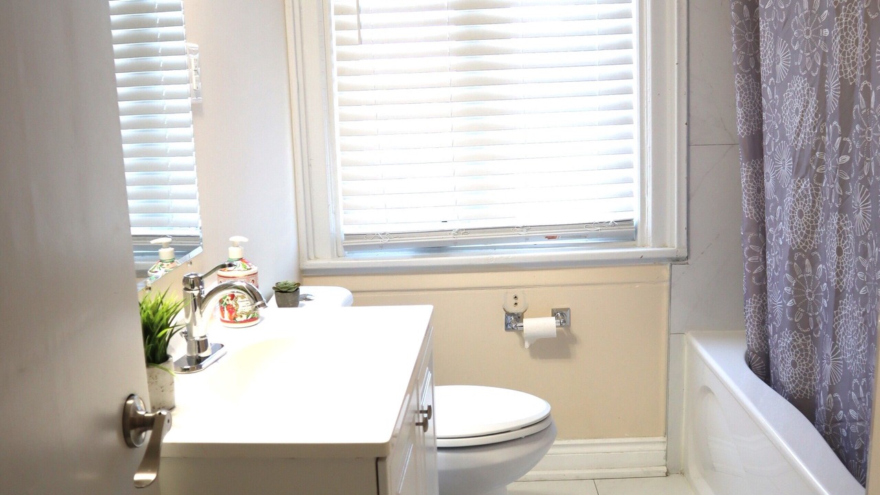 Photo of Bathroom in Niagara Falls