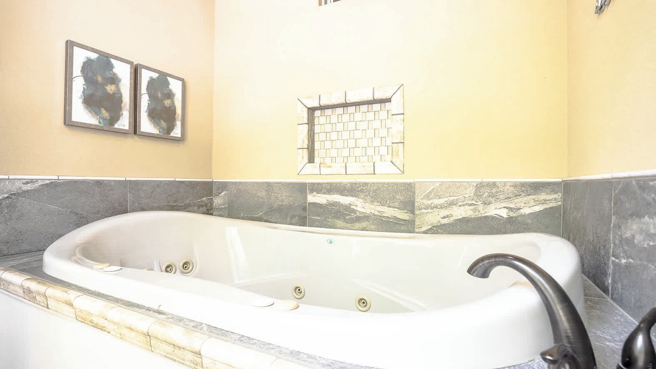 Photo of Bathroom in Eureka Springs Historic District