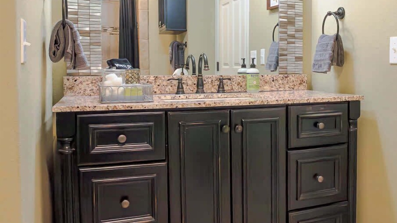 Photo of Bathroom in Eureka Springs Historic District