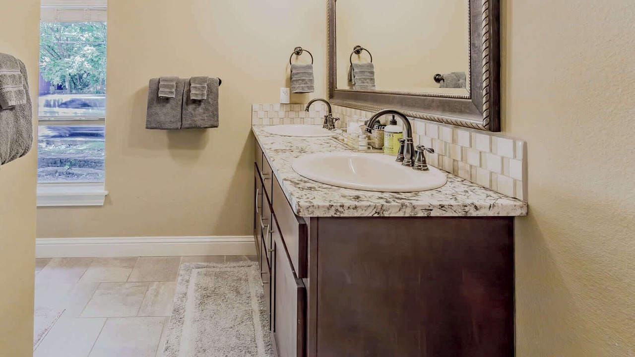 Photo of Bathroom in Eureka Springs Historic District