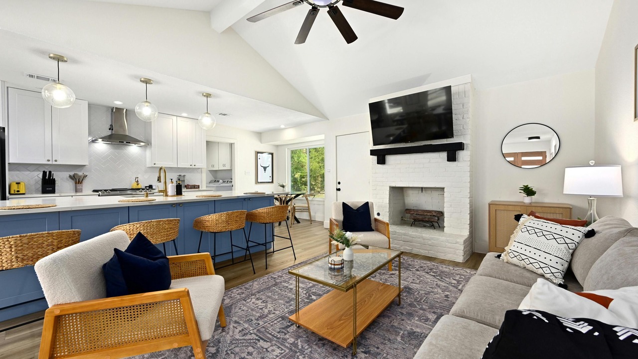 Photo of Livingroom in North Austin Civic Association
