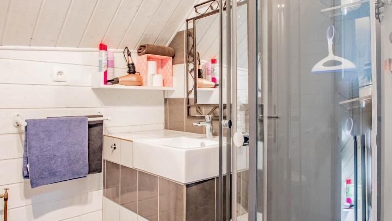 Photo of Bathroom in Couches