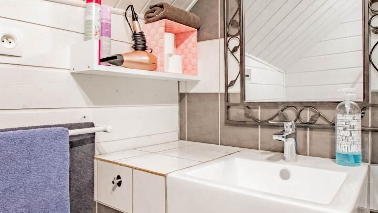 Photo of Bathroom in Couches