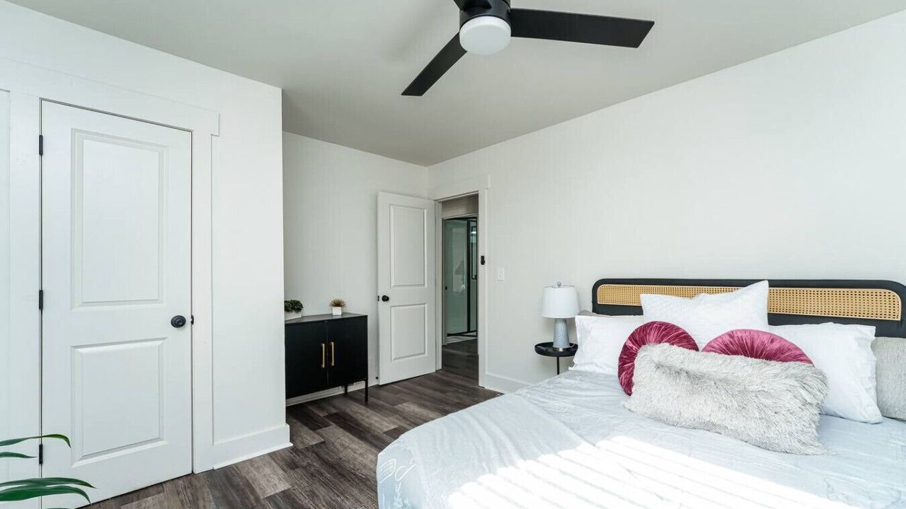 Photo of Bedroom in Candler-McAfee