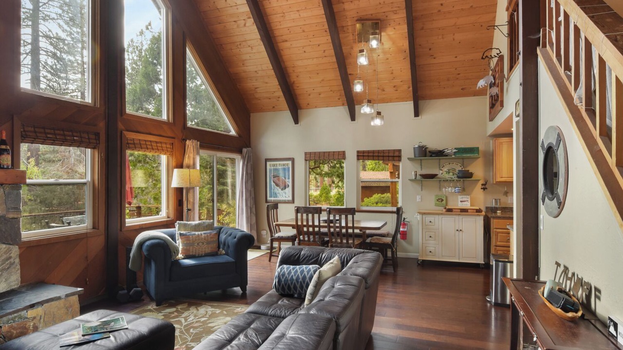 Photo of Livingroom in Carnelian Bay