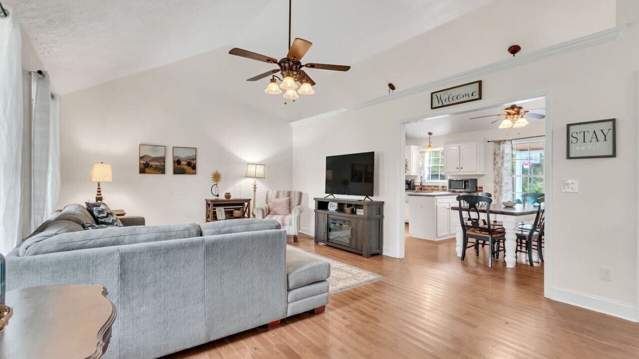 Photo of Livingroom in Spring Hill