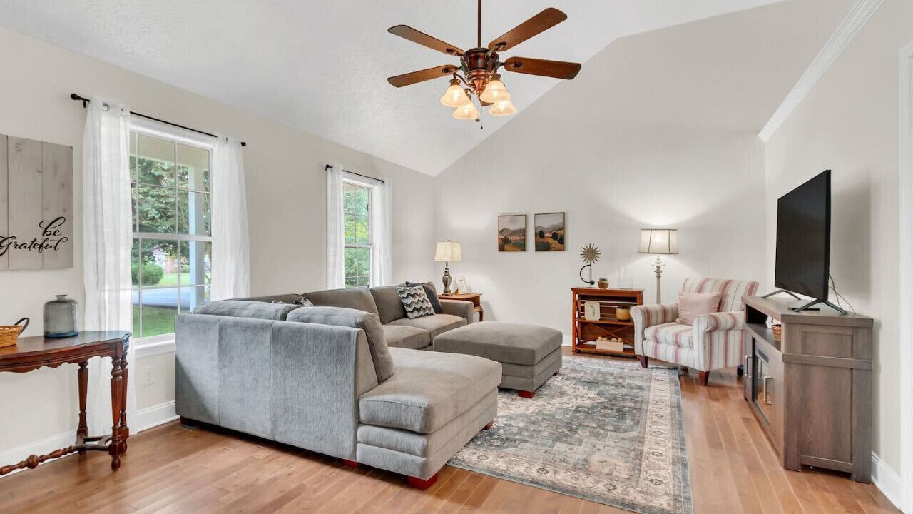 Photo of Livingroom in Spring Hill
