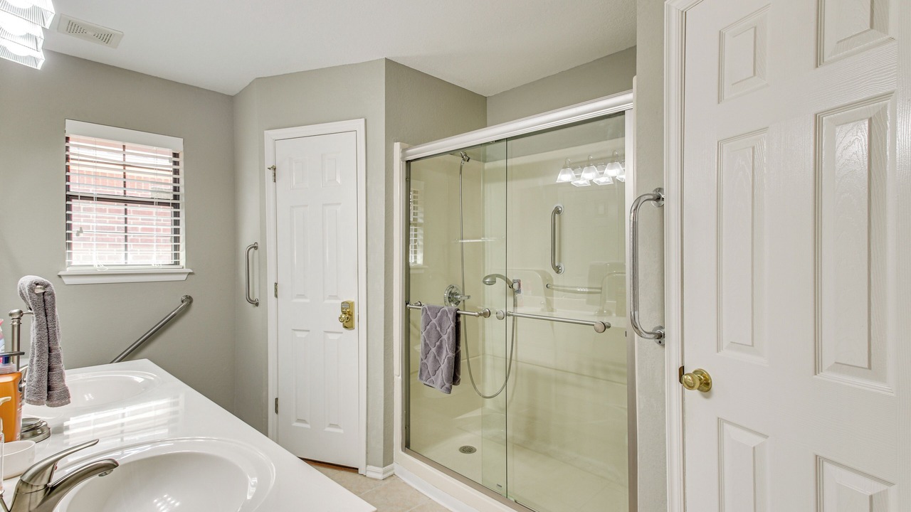 Photo of Bathroom in Norman