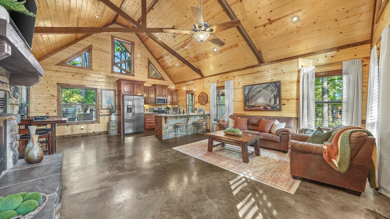 Photo of Livingroom in Hochatown