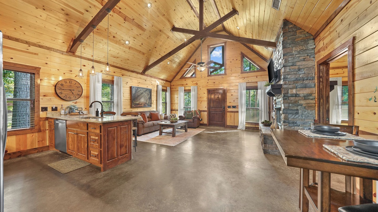 Photo of Livingroom in Hochatown