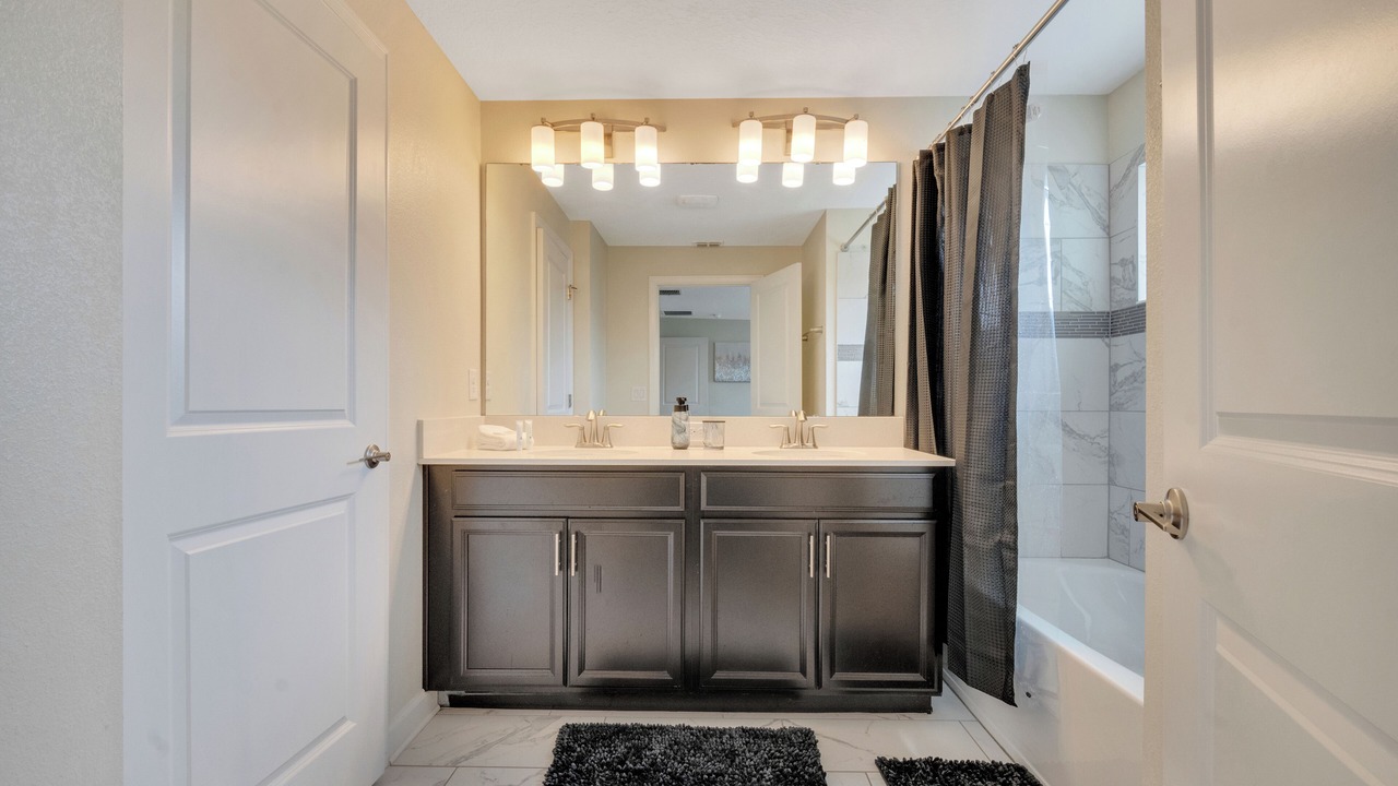 Photo of Bathroom in Florida Center North