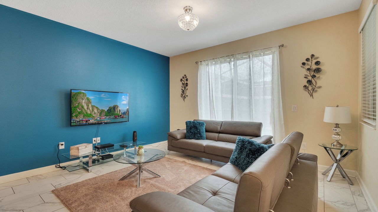 Photo of Livingroom in Florida Center North