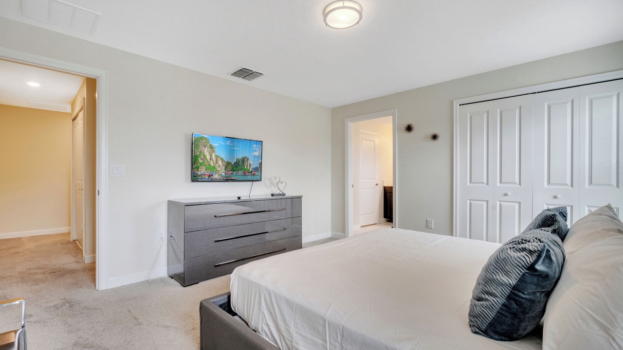 Photo of Bedroom in Florida Center North