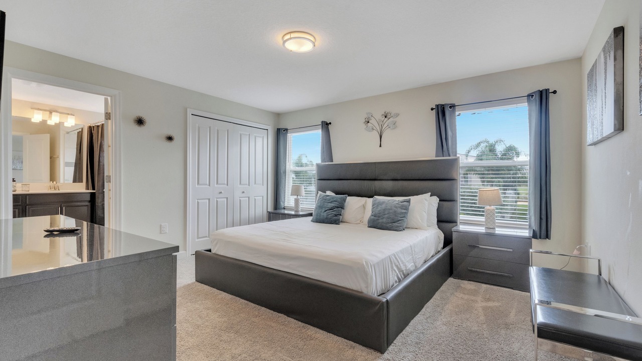 Photo of Bedroom in Florida Center North