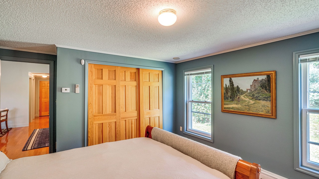 Photo of Bedroom in Hollowville