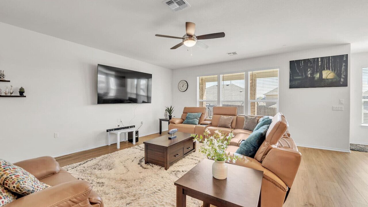 Photo of Livingroom in McNeil