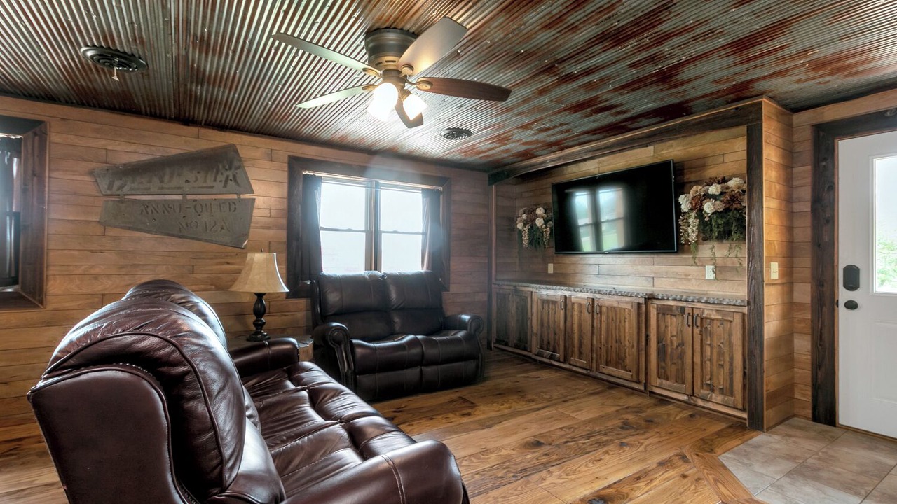 Photo of Livingroom in Grandview Plaza