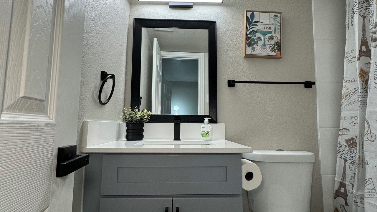 Photo of Bathroom in Park Central