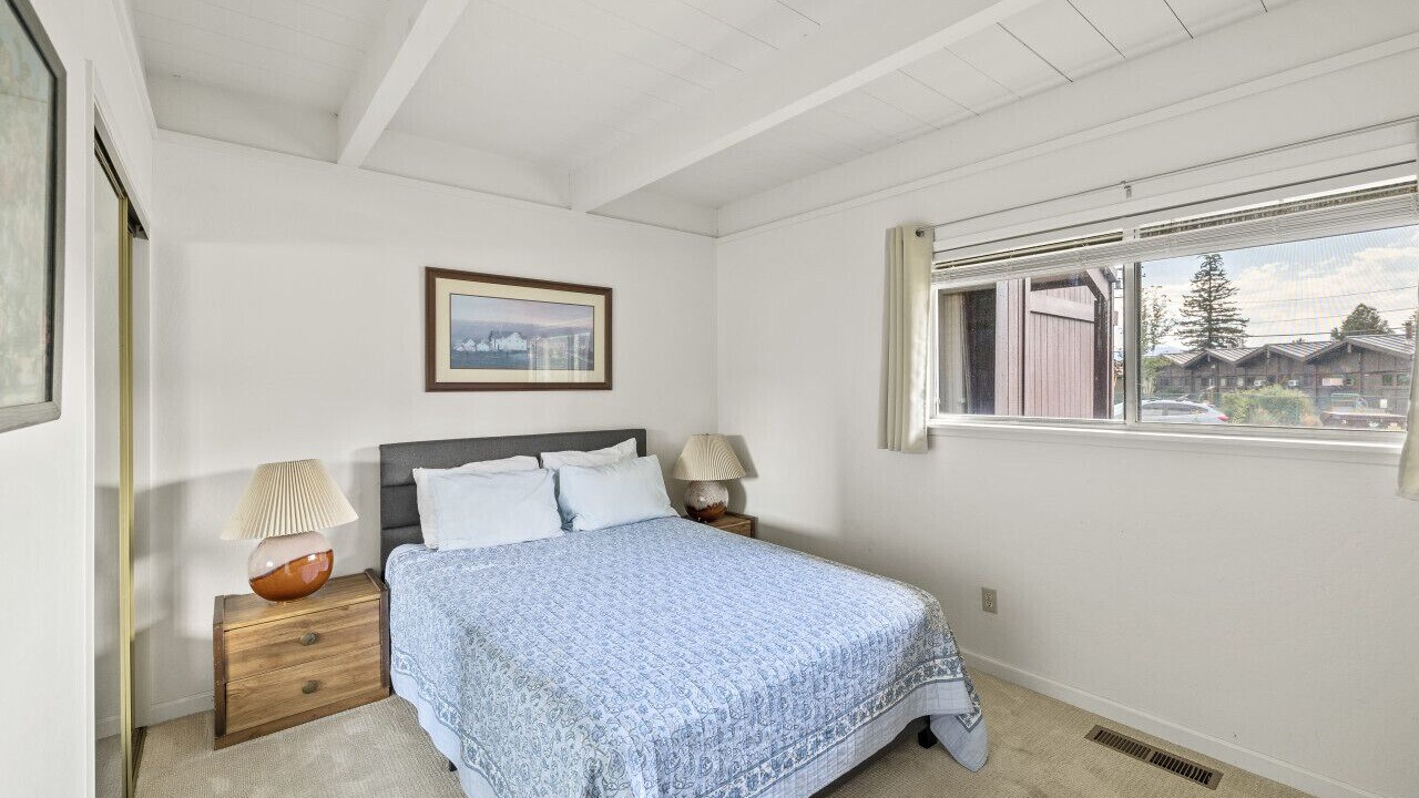Photo of Bedroom in Lake Forest