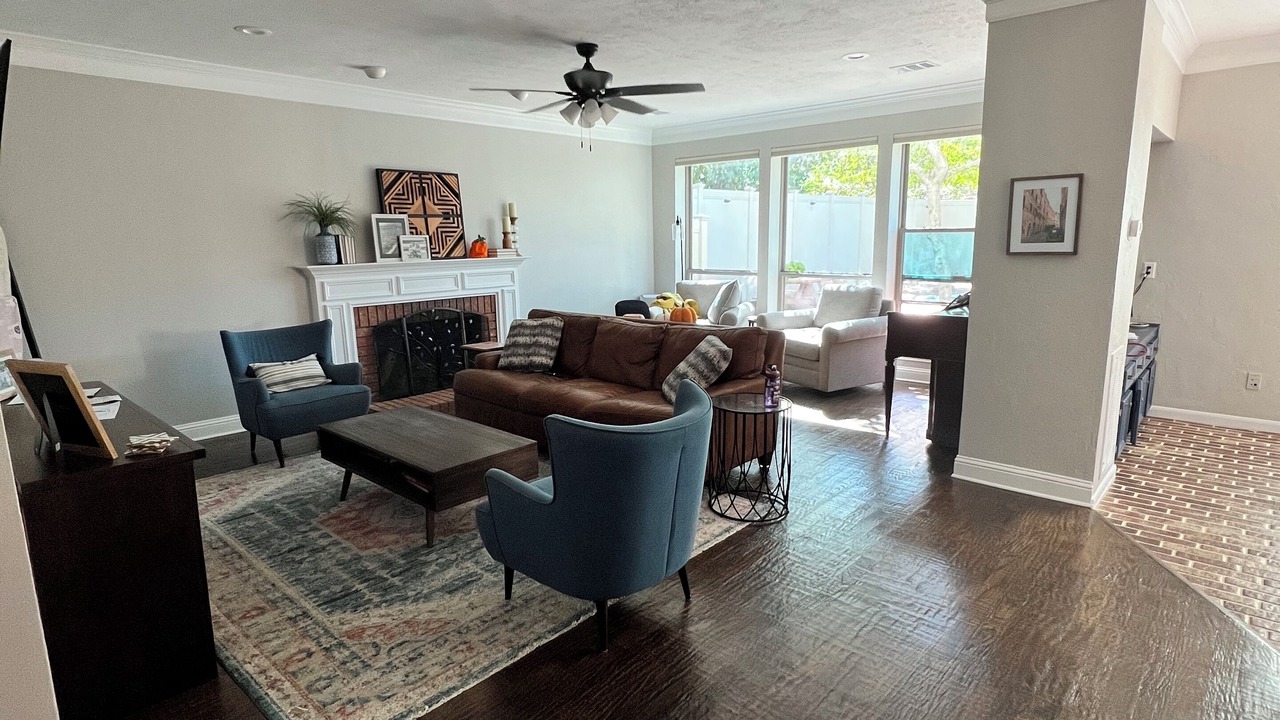 Photo of Livingroom in Highland Village