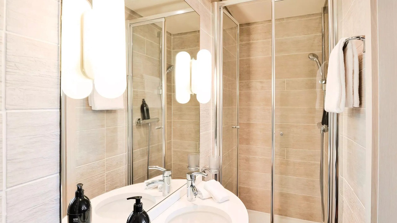 Photo of Bathroom in Paquis Navigation