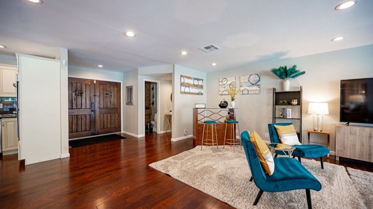 Photo of Livingroom in Rainbow Park
