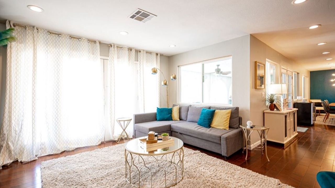Photo of Livingroom in Rainbow Park