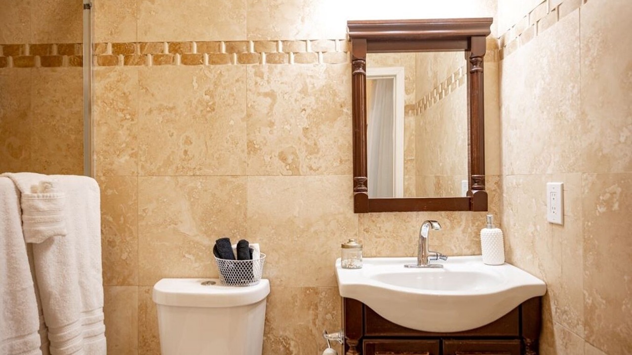 Photo of Bathroom in Rainbow Park