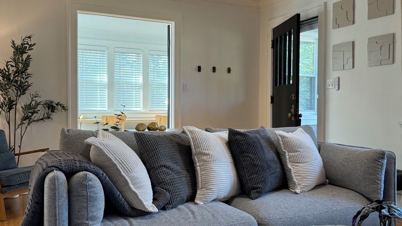 Photo of Livingroom in Village of Lakewood