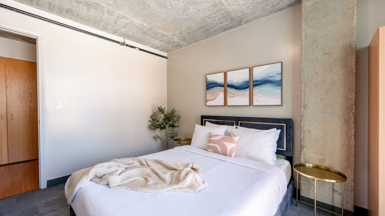 Photo of Bedroom in The Loop