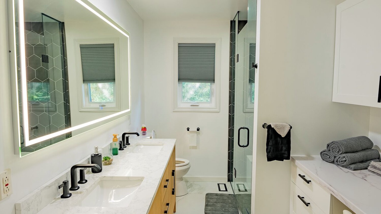 Photo of Bathroom in Garson