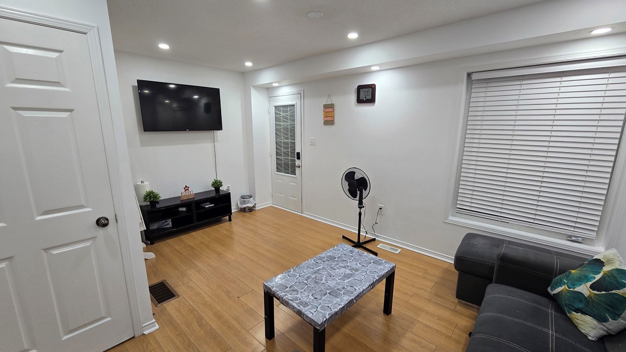 Photo of Livingroom in Ajax