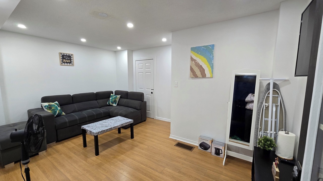 Photo of Livingroom in Ajax