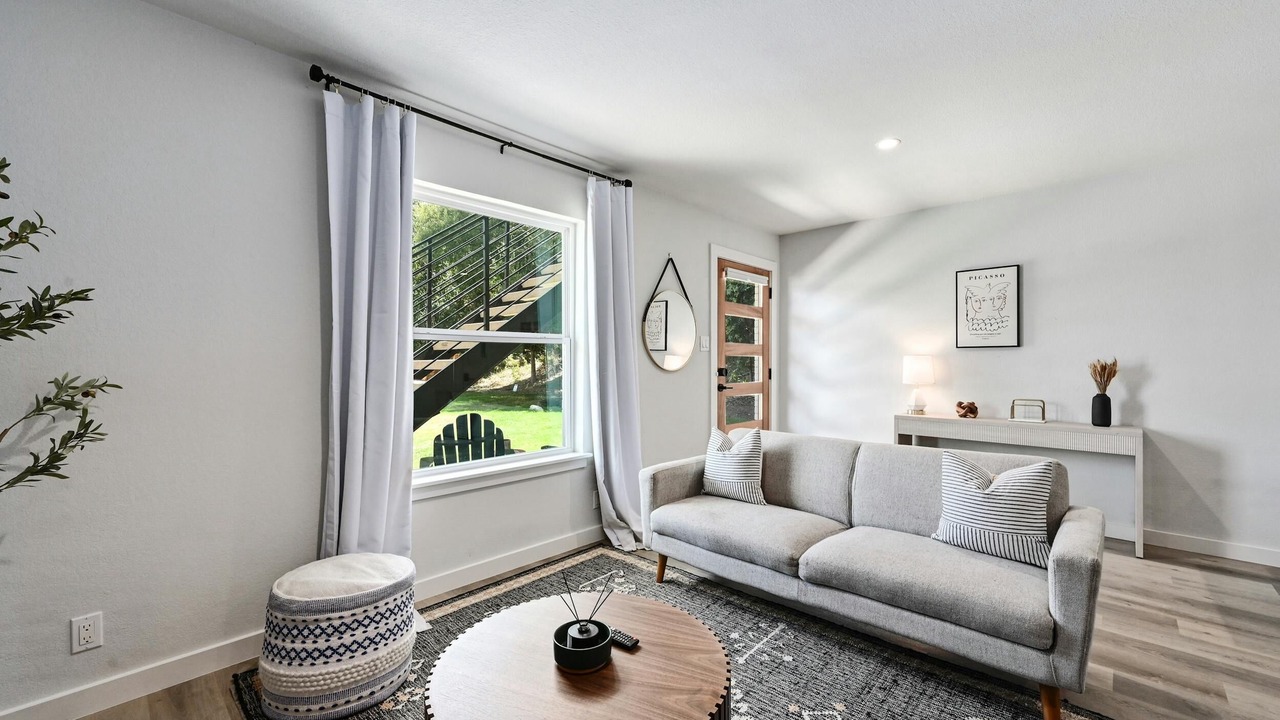 Photo of Livingroom in Barton Hills