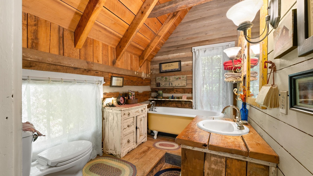 Photo of Bathroom in Gnaw Bone