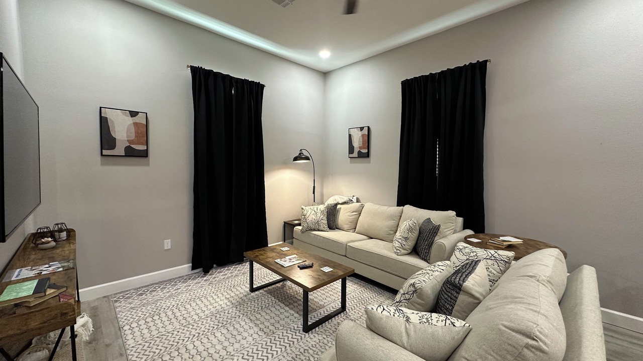 Photo of Livingroom in East Riverside